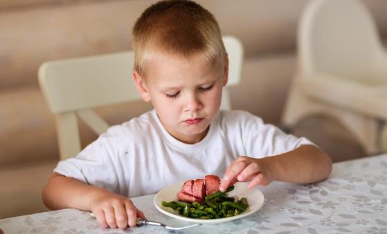 孩子吃飯慢東看西瞧 生活中家長應避免的誤區(qū)