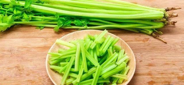 芹菜的4大養(yǎng)生妙用，沒幾個(gè)人知道，早學(xué)會(huì)早受益