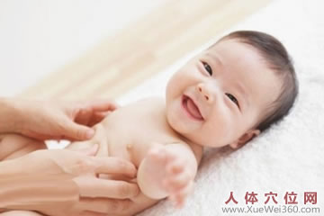 新生兒溢乳怎么辦，小兒推拿來(lái)調(diào)理！